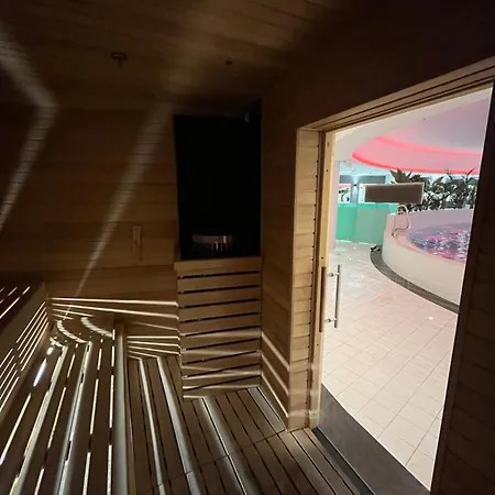 Hanza Tower - 22 Floor, Swimming Pool & דירה